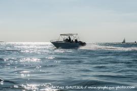 Photo d'un bimini sur un bateau Jeanneau Cap Camarat